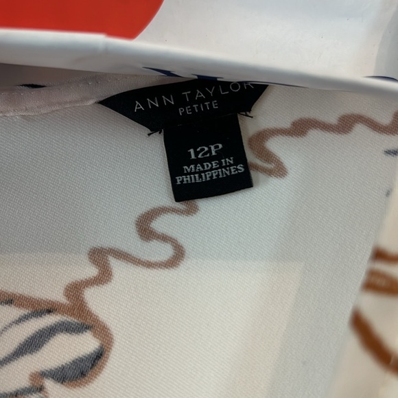 Beautiful Ann Taylor petite dress. Worn once, like new condition. - Picture 6 of 9